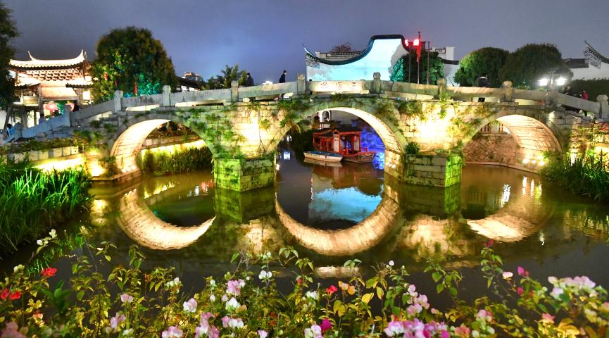 Documentary Series Gorgeous Fuzhou Episode 3: The City of Banyan at Night 